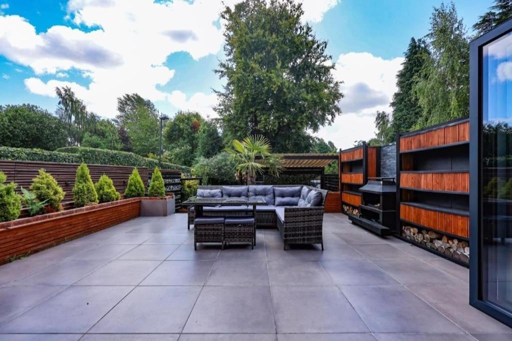 Beautiful 4 Bedroom House Sutton Coldfield Perfect For Groups Contractors Families Relocators