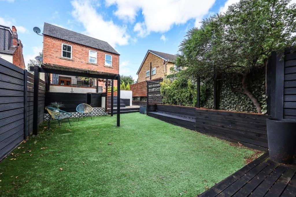 Beautiful 4 Bedroom House Sutton Coldfield Perfect For Groups Contractors Families Relocators * Birmingham