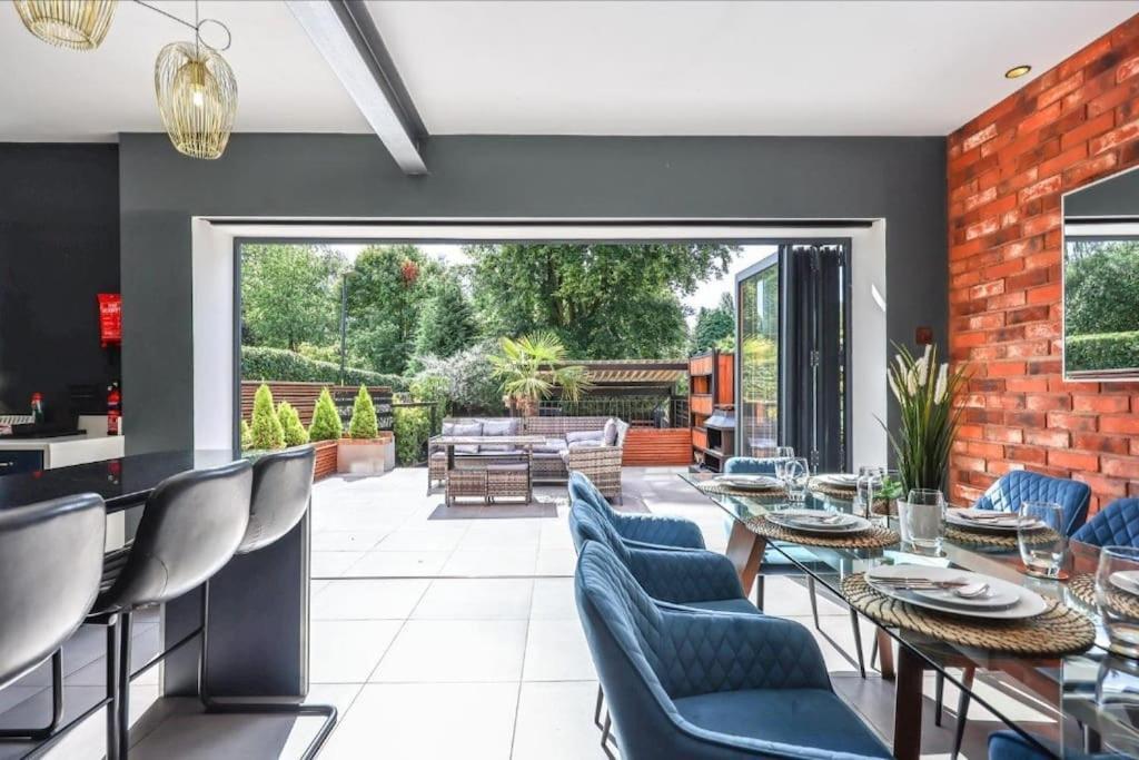 Beautiful 4 Bedroom House Sutton Coldfield Perfect For Groups Contractors Families Relocators